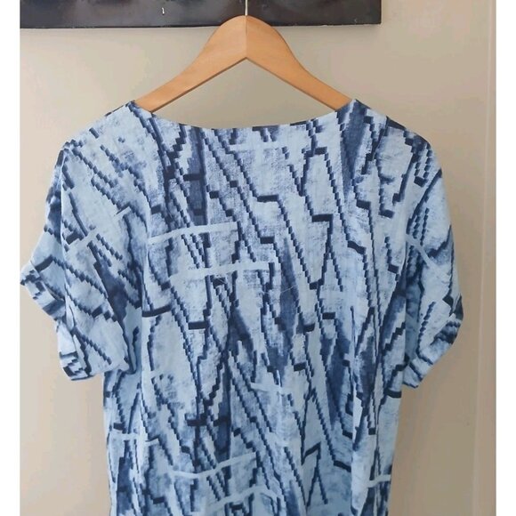 Nic+Zoe Zig Zag Twist Front Tee S/S Top Size Medium Blue Linen V Neck Work Artsy - Picture 8 of 11